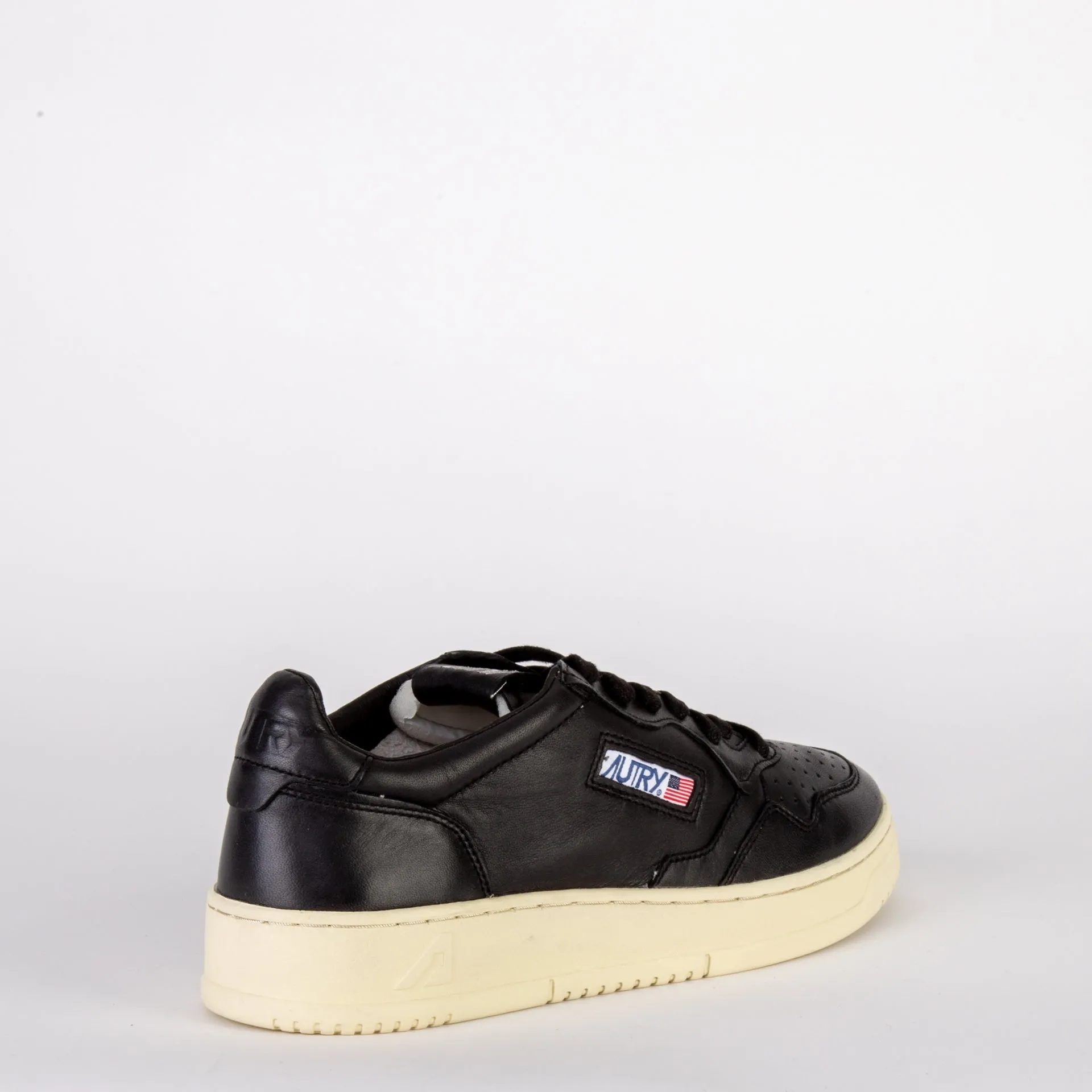 AUTRY SNEAKERS - MEDALIST LOW GOAT - BLACK 