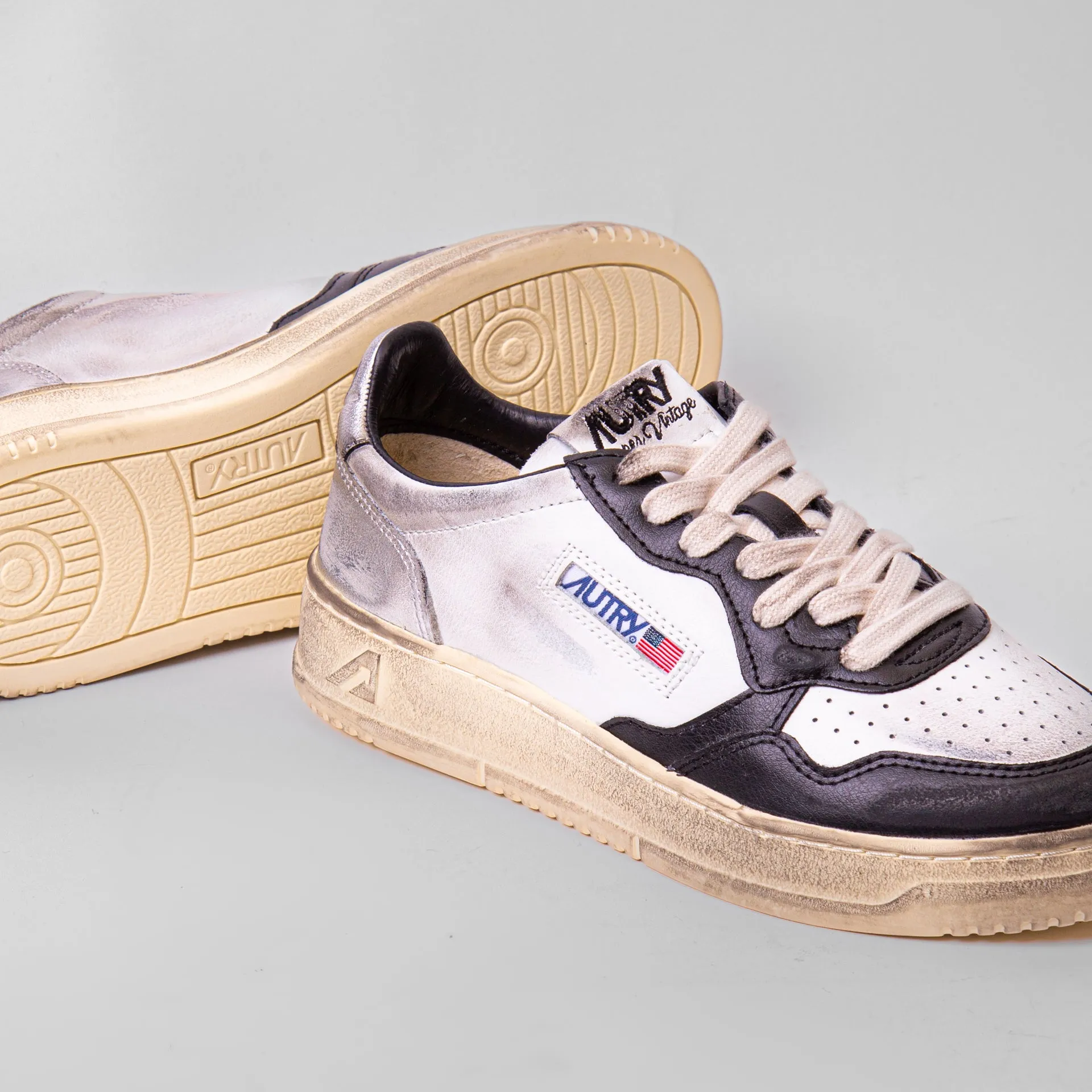 AUTRY SNEAKERS SUPER VINTAGE LOW AVLW-SV 11 