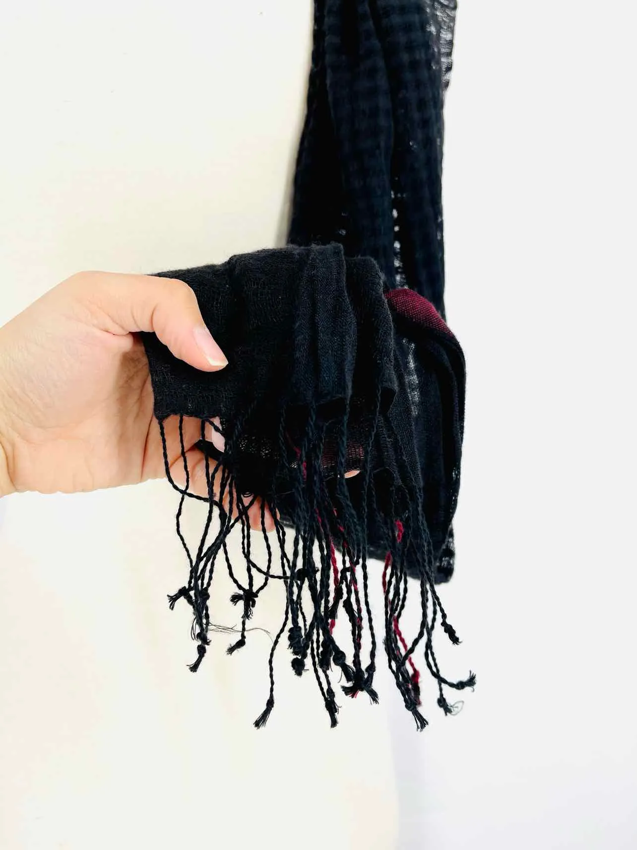 Eileen Fisher Size One Size Black/Red Trim Fringe Scarves Scarf