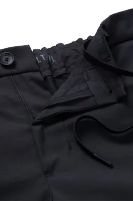 Slim-fit shorts in water-repellent twill